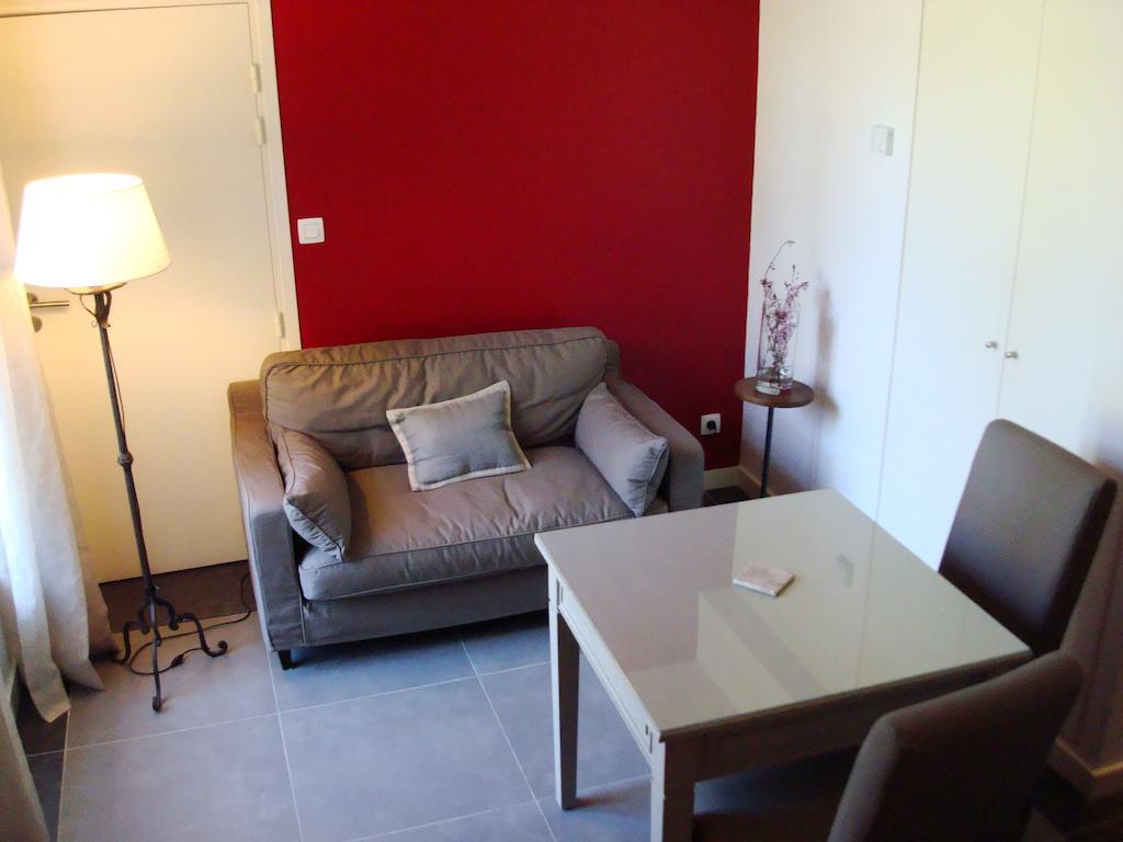 Les Communs Du Manoir Apartment Ecully Exterior photo